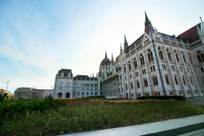 Exclusive Budapest City Tour by Luxury Car - Half Day - The 3.5-hour flow: how the day stays focused without feeling rushed