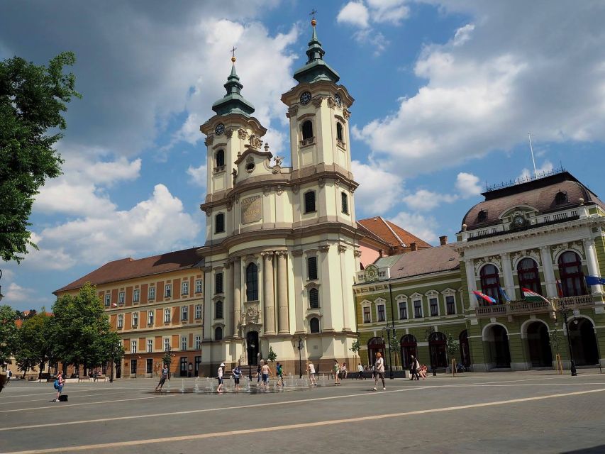 From Budapest: Guided Tour of Eger with Wine Tasting - Getting Oriented in Eger: Minaret, Castle Views, and Dózsa György tér