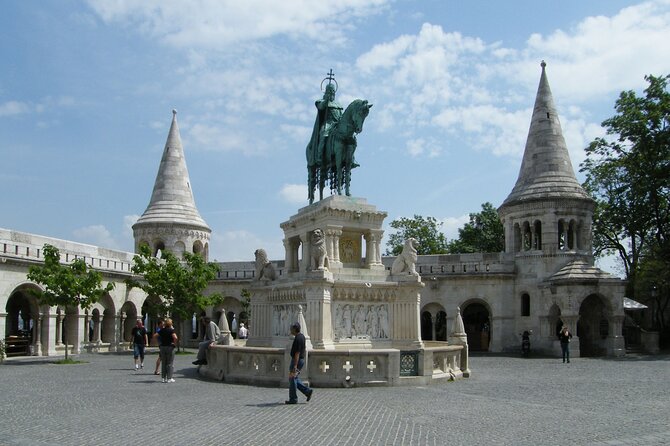 General sightseeing tour - Heroes’ Square and the Millennium Monument: Hungary’s 1000-year message in stone