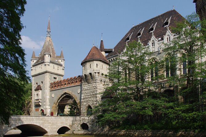 General sightseeing tour - Vajdahunyad Castle in City Park: why this look-alike matters