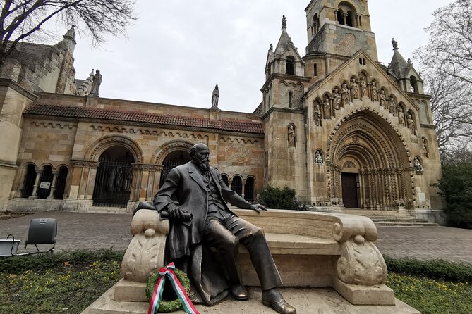 Historical and Cultural Guided Tour of Budapest - St. Stephen’s Basilica and the Holy Right Hand