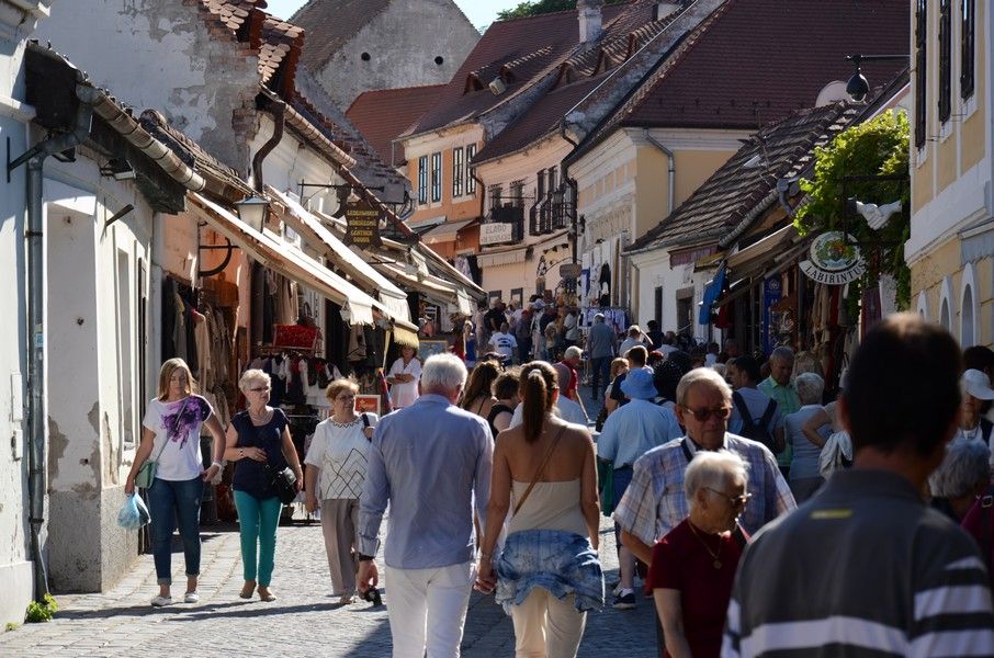 Hungary: Full-Day Private Danube Bend Tour - How the Day Gets Going From Budapest (Pickup to Getting Out of Town)