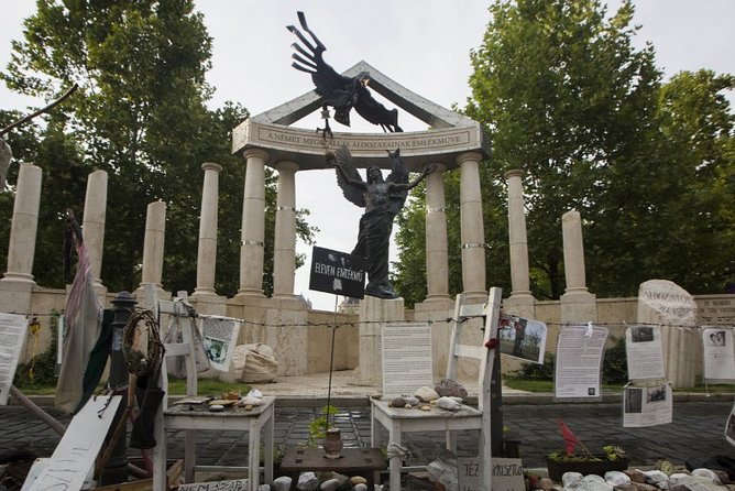 Jewish Heritage / Full tour - Memorial to the Victims of the German Invasion: history with an argument attached