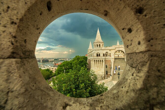 Live virtual walking tour in the Buda Castle quarter - Matthias Church to the viewpoint climb: big architecture, clear wayfinding