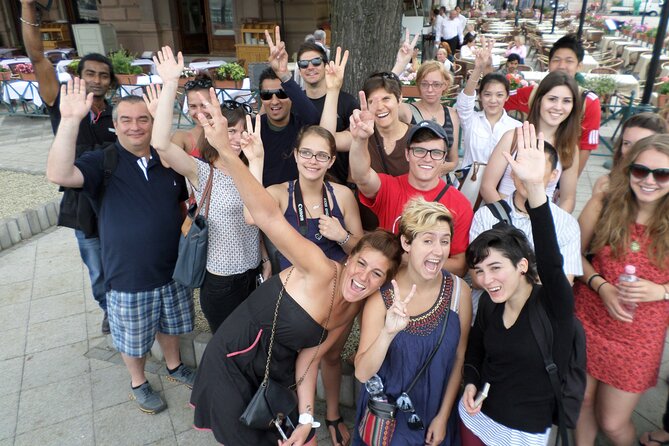 Past and Present of Budapest Jewish District Tour - Szimpla Kert finale: murals, pop-ups, and last orientation