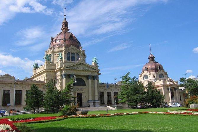 Private 4-hours City Tour of Budapest with private guide and Hotel Pick-up - Central Market Hall: free admission and real-world Budapest
