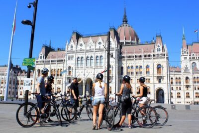 Private Budapest E-Bike Tour - How the Pedelec works: saving your legs on Buda’s hills