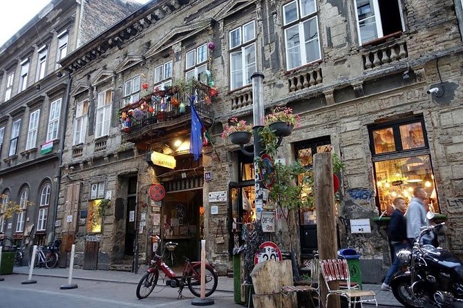 Private Budapest Ruin Bar Tour with Local Drinks & Street Food - Why Budapest ruin bars hit differently in District 7