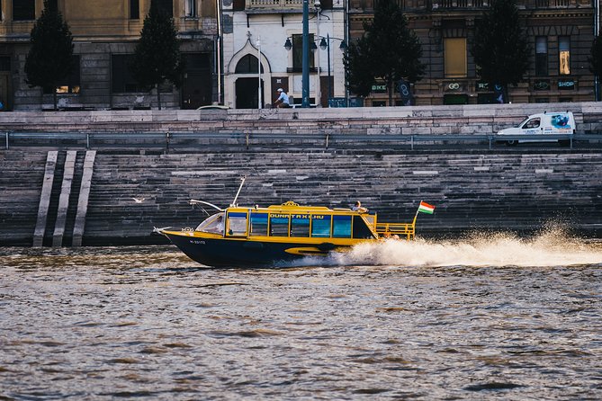 Private Danube Sightseeing Cruise in Budapest - Dunarama Stop: A Cosy Ride with a Welcome Drink