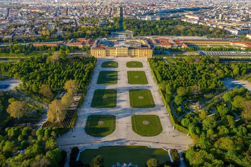 Private day trip: Budapest > Bratislava & Vienna, in English - Bratislava Castle and St. Martin’s Cathedral: the view payoff