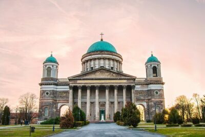 Private day trip: Budapest to Szentendre, Visegrad and Esztergom - Stop 1: Szentendre’s Old Town, Fő tér, and a Mediterranean-feeling stroll