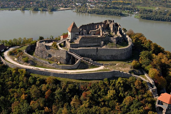 Private Guided Tour to Szentendre & Visegrád Castle (Danube Bend) - Szentendre: a Mediterranean-feeling break with crafts and cafés