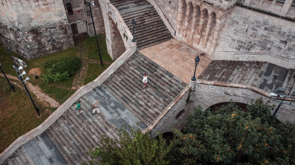 Private photography photo session at Fisherman Bastion - Walking for photos: how the guide finds the right angles