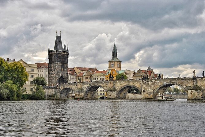 Private Transfer from Budapest to Prague with 2 hours for sightseeing - Driver role and what you should ask in advance