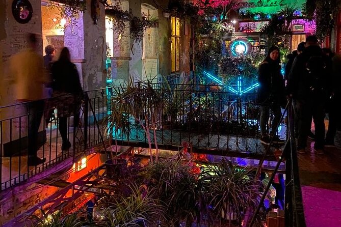 Private Walking Tour in The Jewish District Budapest - Szimpla Kert: ruin pub culture inside a changing neighborhood