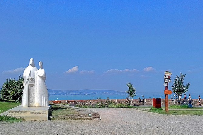 See the Hungarian Sea: Lake Balaton - The 1-hour lake cruise: Relaxation over explanations