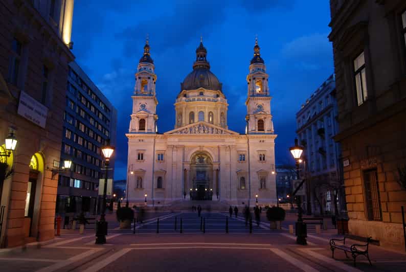 St. Stephen's Basilica: VIP Concert & After Hours Dome Visit - Chapel stop: what you’ll see in the Szent Jobb area