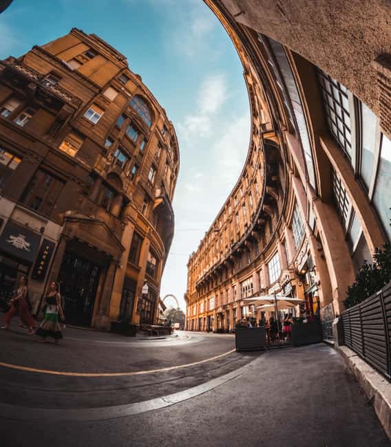 Street photography with your smartphone, tour of Budapest - Meet at Fővám tér 5: starting with the right kind of confidence