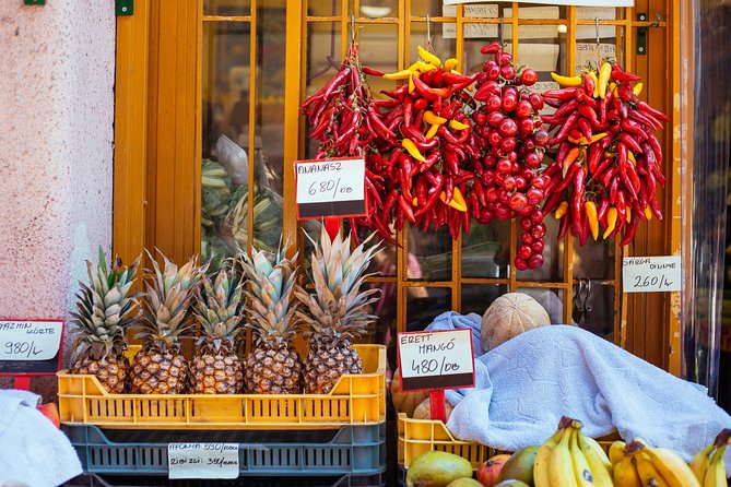 The Award-Winning Private Food Tour of Budapest: 6 or 10 Tastings - Stop 1: Szimpla Kert Tastings That Set The Tone