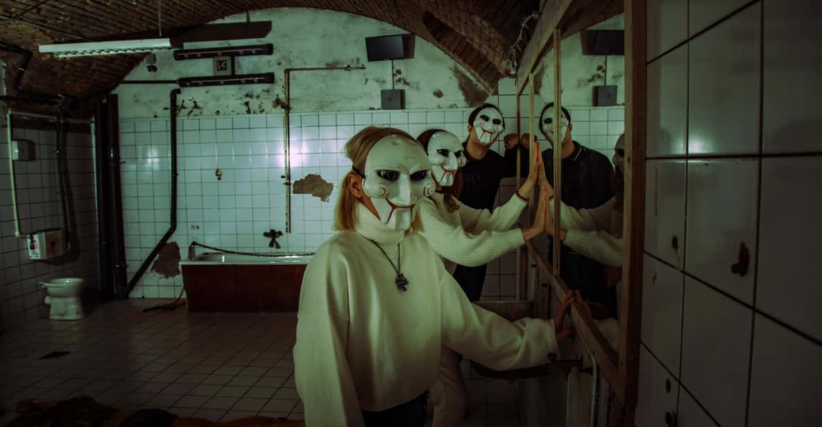 The Real Saw | Escape Room by PÁNiQ SZOBA - Entering The Real Saw in Central Hungary (and finding the door)