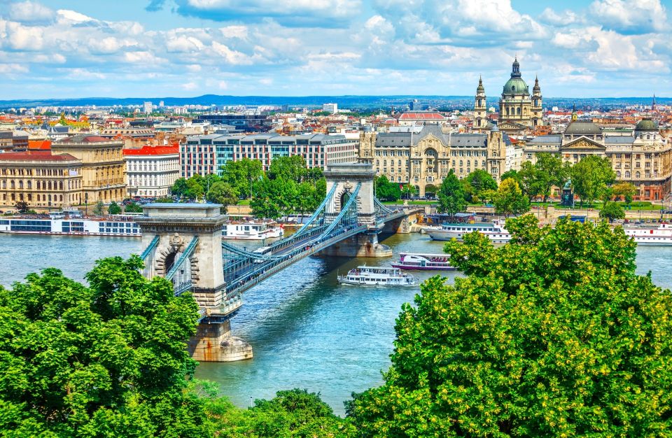 Vienna: Budapest Day Trip - Budapest Sights on the Clock: Opera House, Parliament, and Vajdahunyad Castle