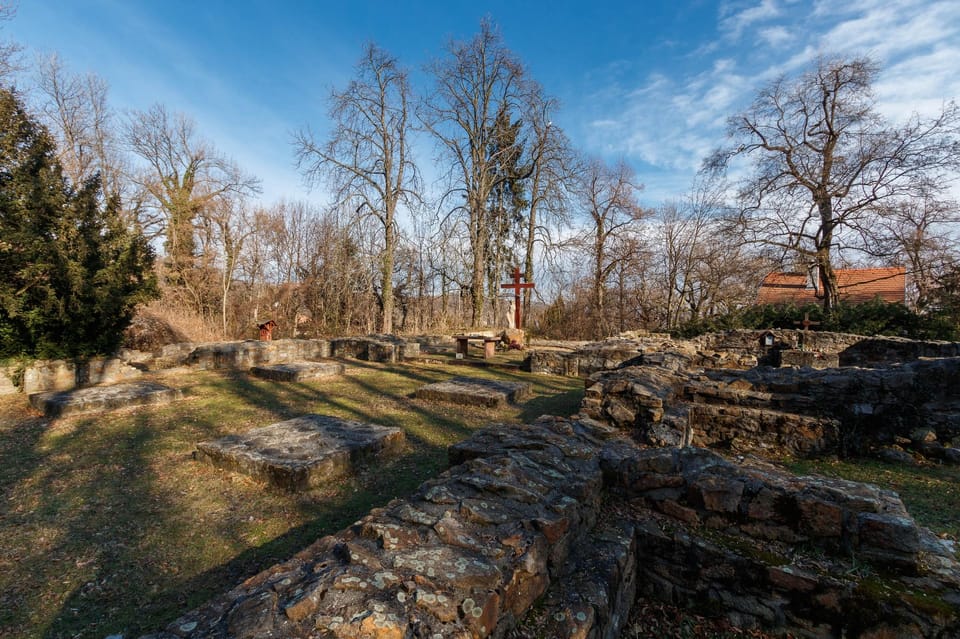Walk to recent and aged spiritual sanctuaries near Budapest - Kaán Károly-kilátó: optional 30 minutes of uphill reward