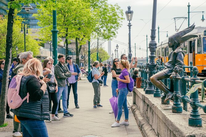 Walking Tour Budapest incl. the Shoes on the Danube Bank - Széchenyi Chain Bridge to Erzsébet tér and the Budapest Eye