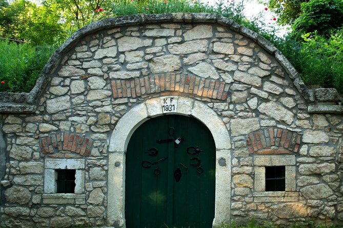 Wine Tasting in the Countryside from Budapest - Food pairing that actually helps the wine make sense
